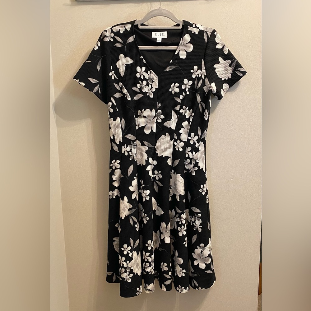 Black short sleeved dress